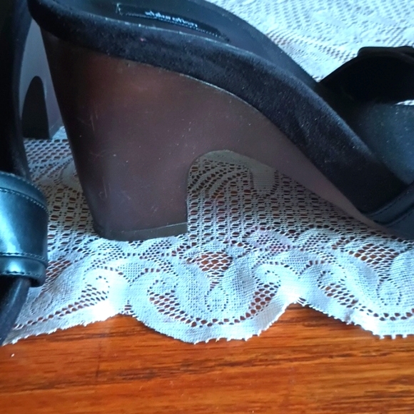 Shoes - Picture 2 of 6